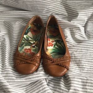 Rocket Dog women’s flats, tan.